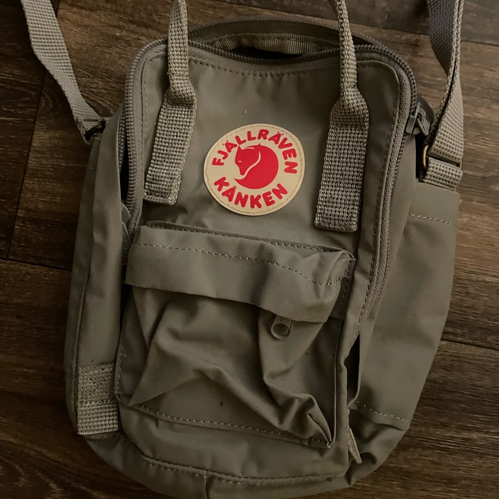 fjallraven kanken mini sling bag